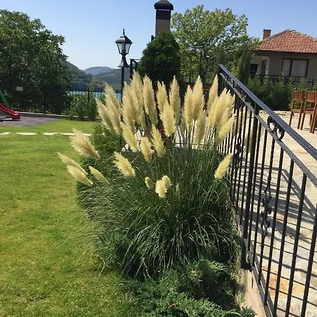 Πανσιόν Eco House Kitana 3*